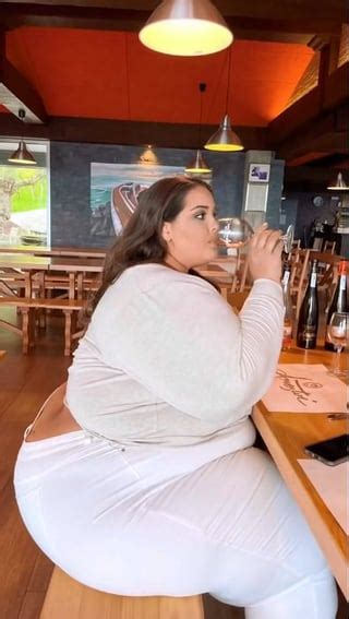 I think we are seeing 600lb Boberry as we speak! : r/BoberryBBW。